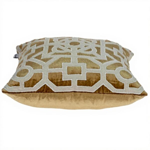 Coussin beige velours ethnique Parkland Collection