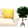 Coussin décoratif Parkland Collection velours ethnique jaune