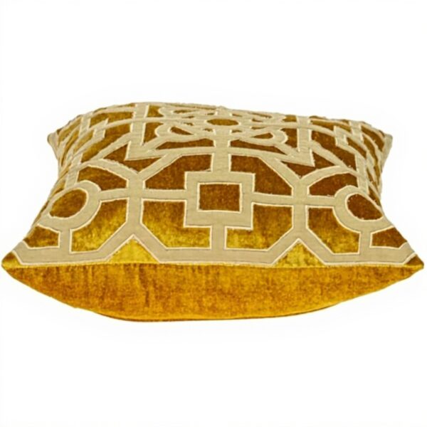 Coussin décoratif Parkland Collection velours ethnique jaune