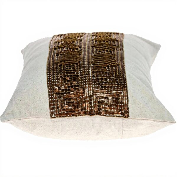 Coussin beige Parkland Collection brodé perles paillettes