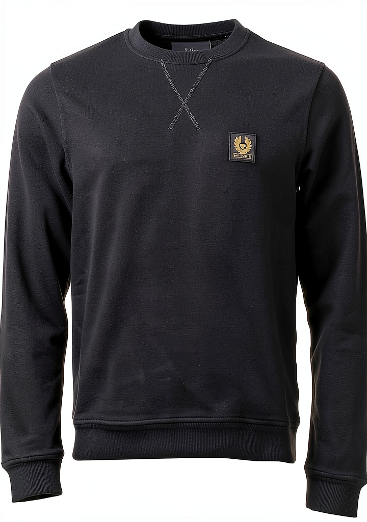Sweat Belstaff Classic Navy Manches longues 100% coton porté dans un café urbain